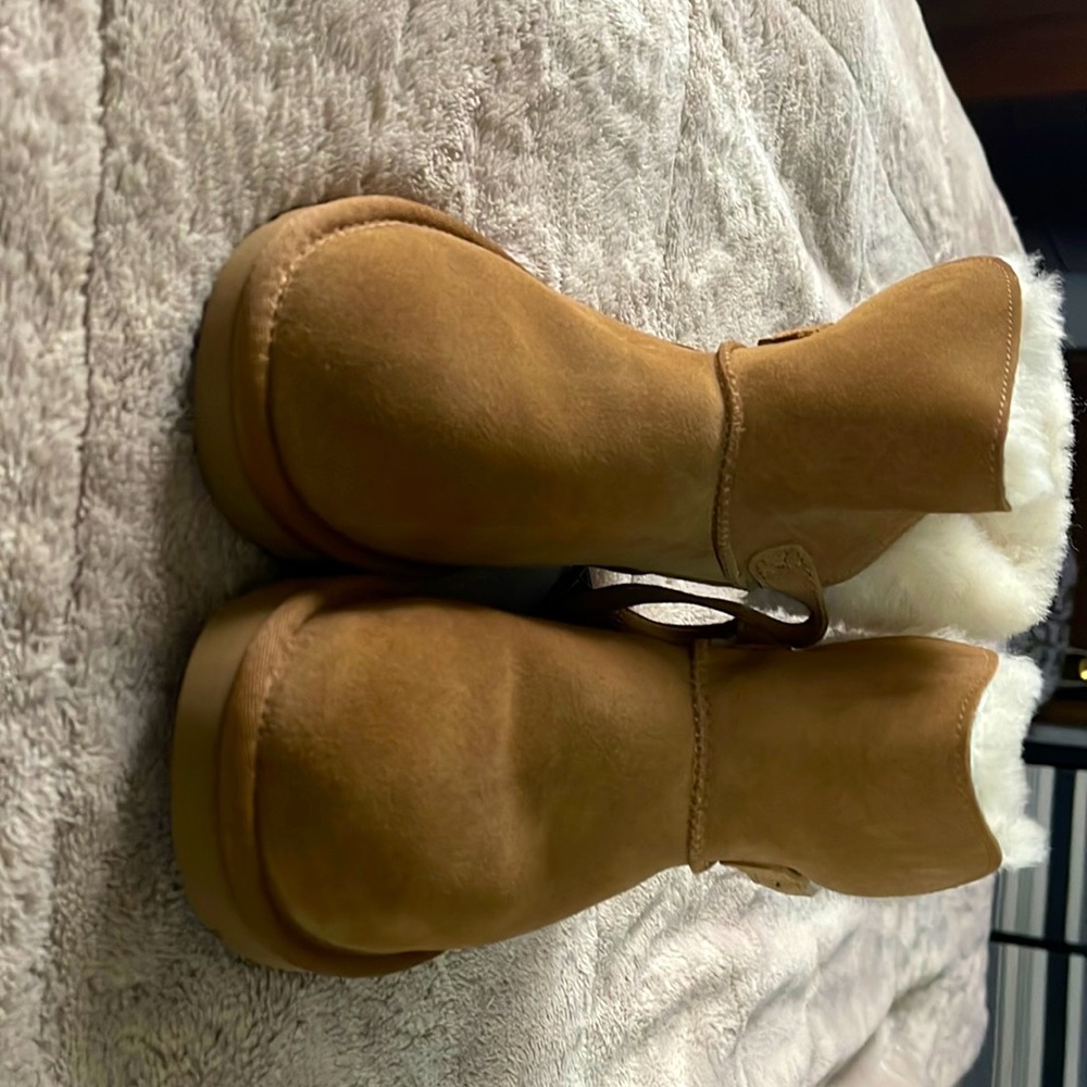 UGG